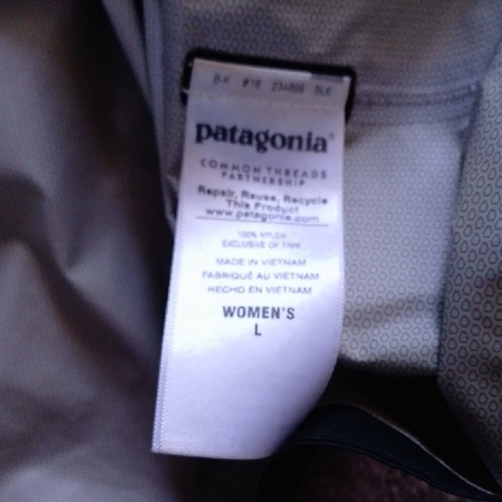PATAGONIA WOMEN'S RAINCOAT - Picture 3 of 9